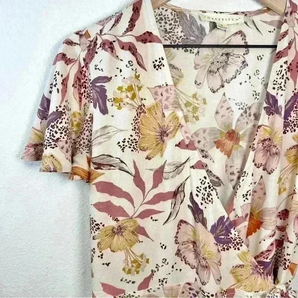 Lovestitch Alanna Flutter Sleeve Mini Wrap Dress Size Small - Picture 3 of 13